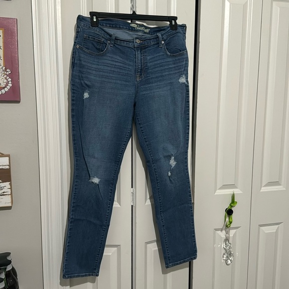 Sz 16 Old Navy Sweetheart distressed jeans - Picture 1 of 4